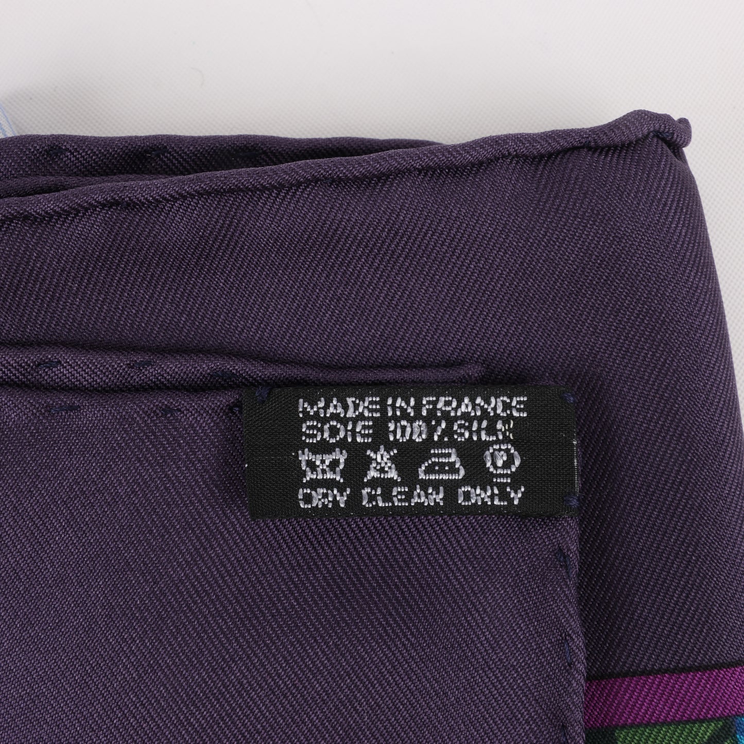 Hermès Carré 90 "CENT PLIS DES MIAO" Foulard 100% Soie en Violet