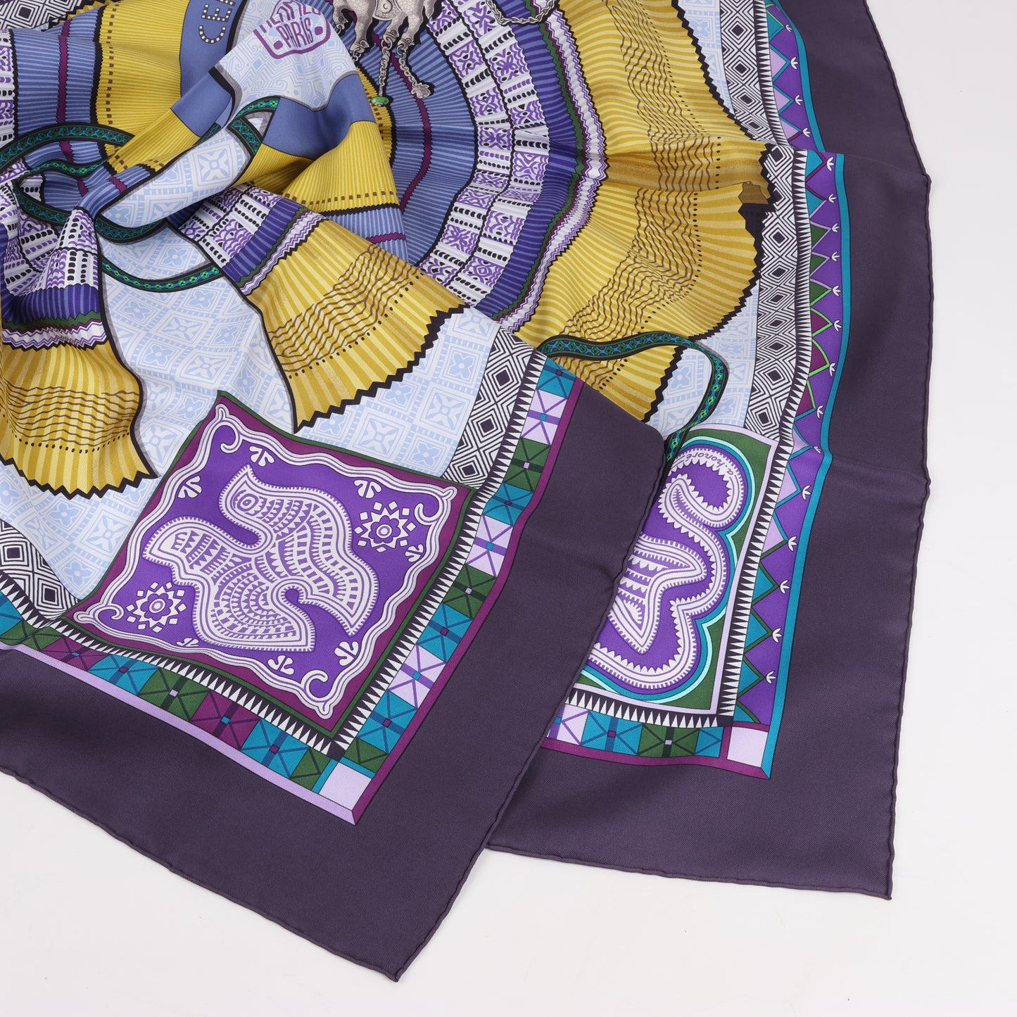 Hermès Carré 90 "CENT PLIS DES MIAO" Foulard 100% Soie en Violet