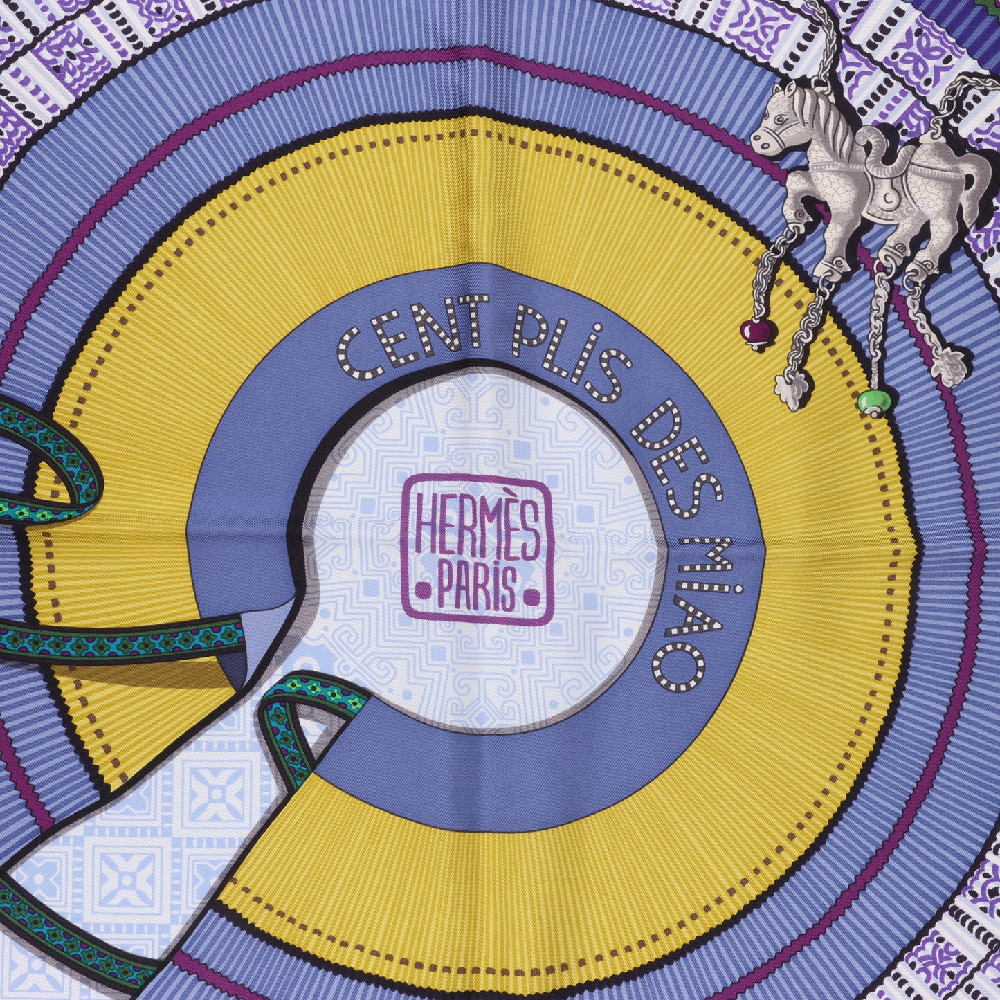Hermès Carré 90 "CENT PLIS DES MIAO" Foulard 100% Soie en Violet