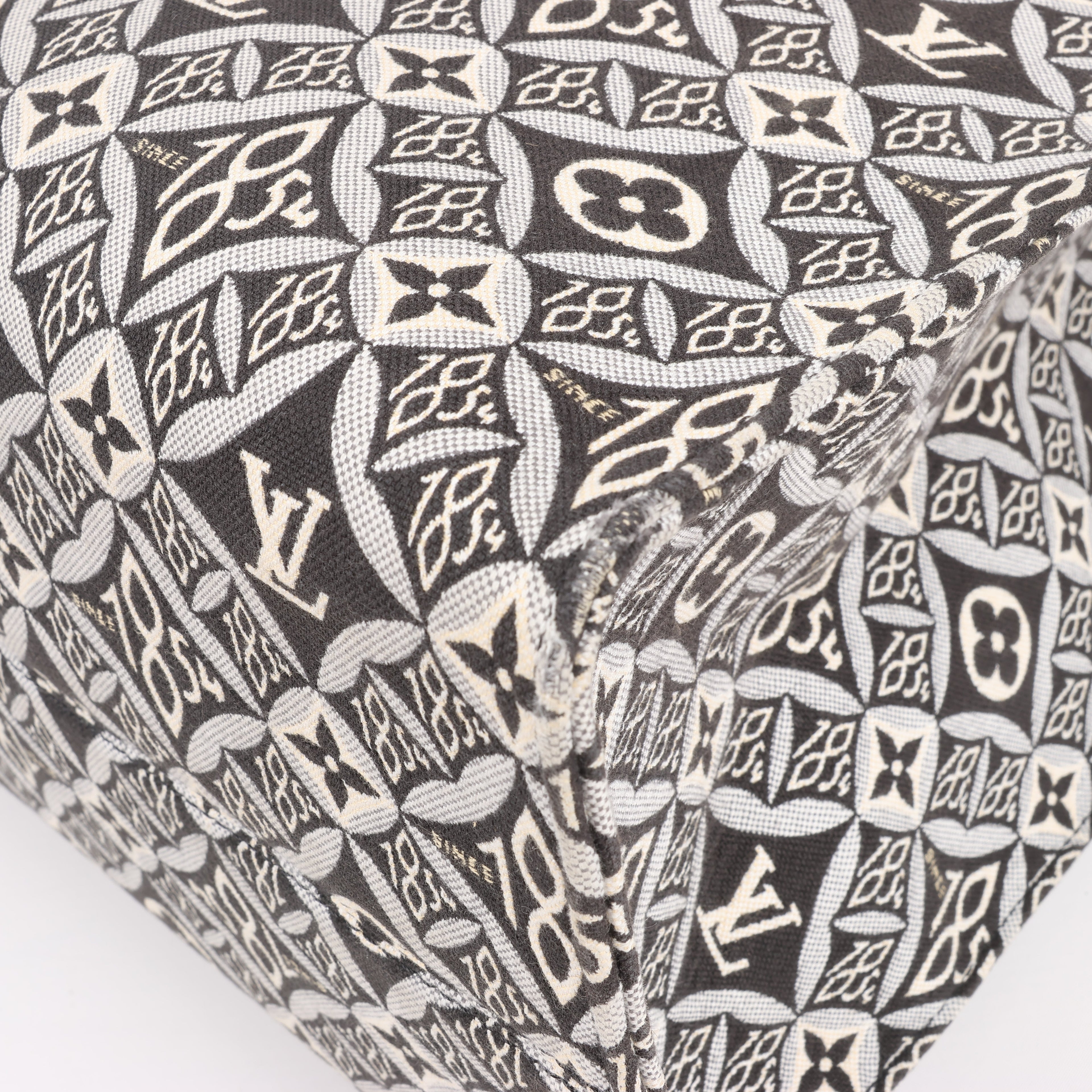 Bolso de mano Louis Vuitton Since 1854 OnTheGo GM en negro y blanco M57207