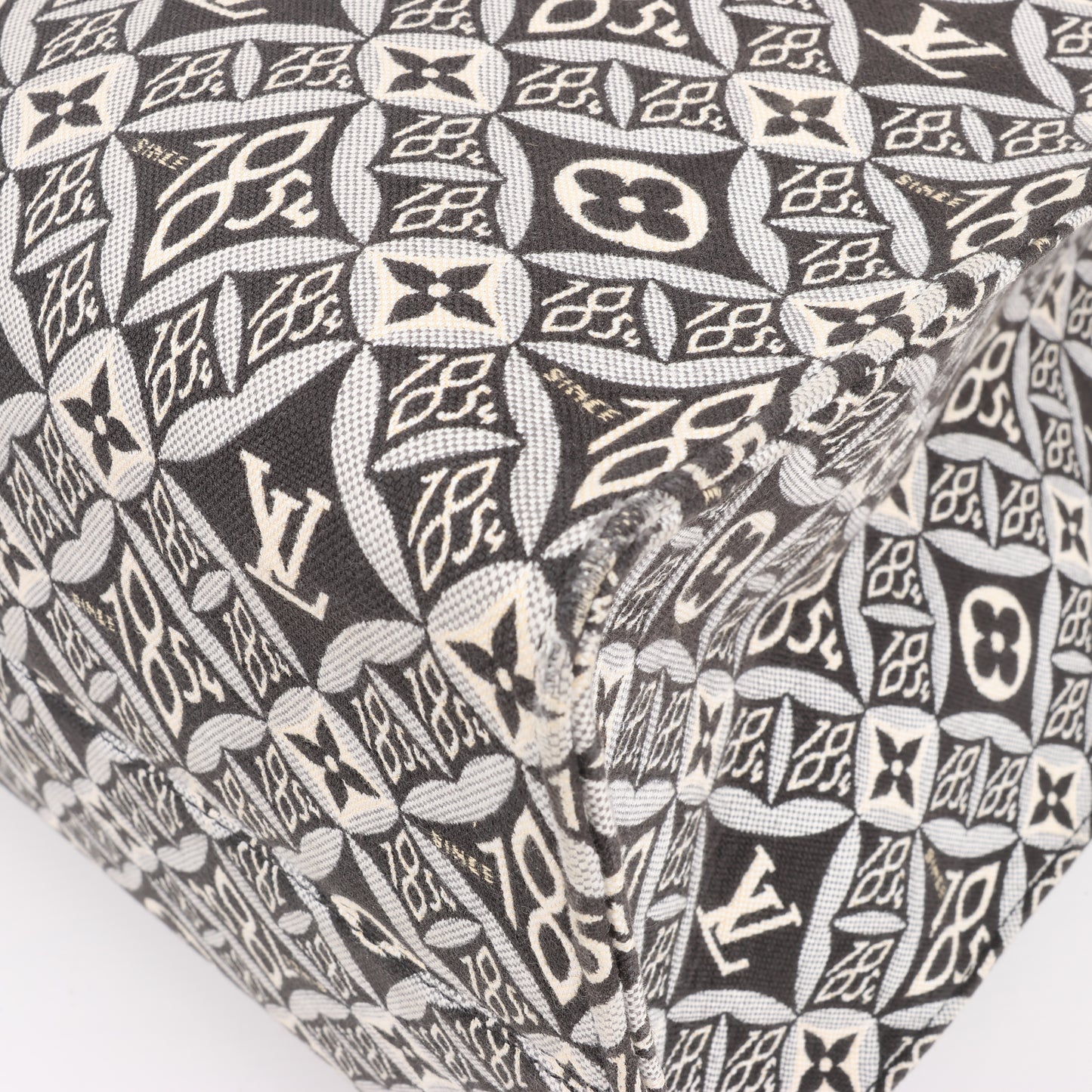 Sac à main Louis Vuitton Since 1854 OnTheGo GM noir et blanc M57207