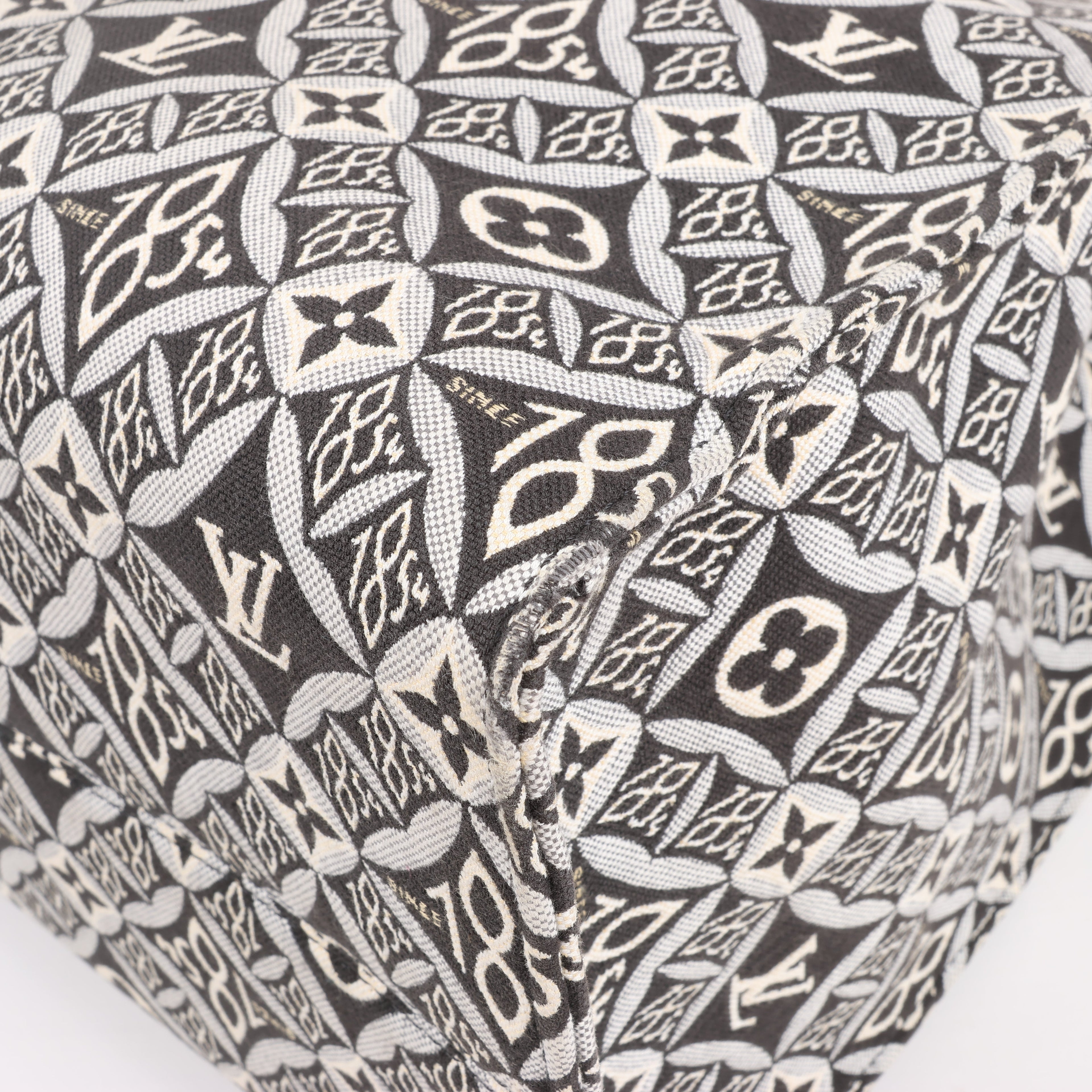 Bolso de mano Louis Vuitton Since 1854 OnTheGo GM en negro y blanco M57207
