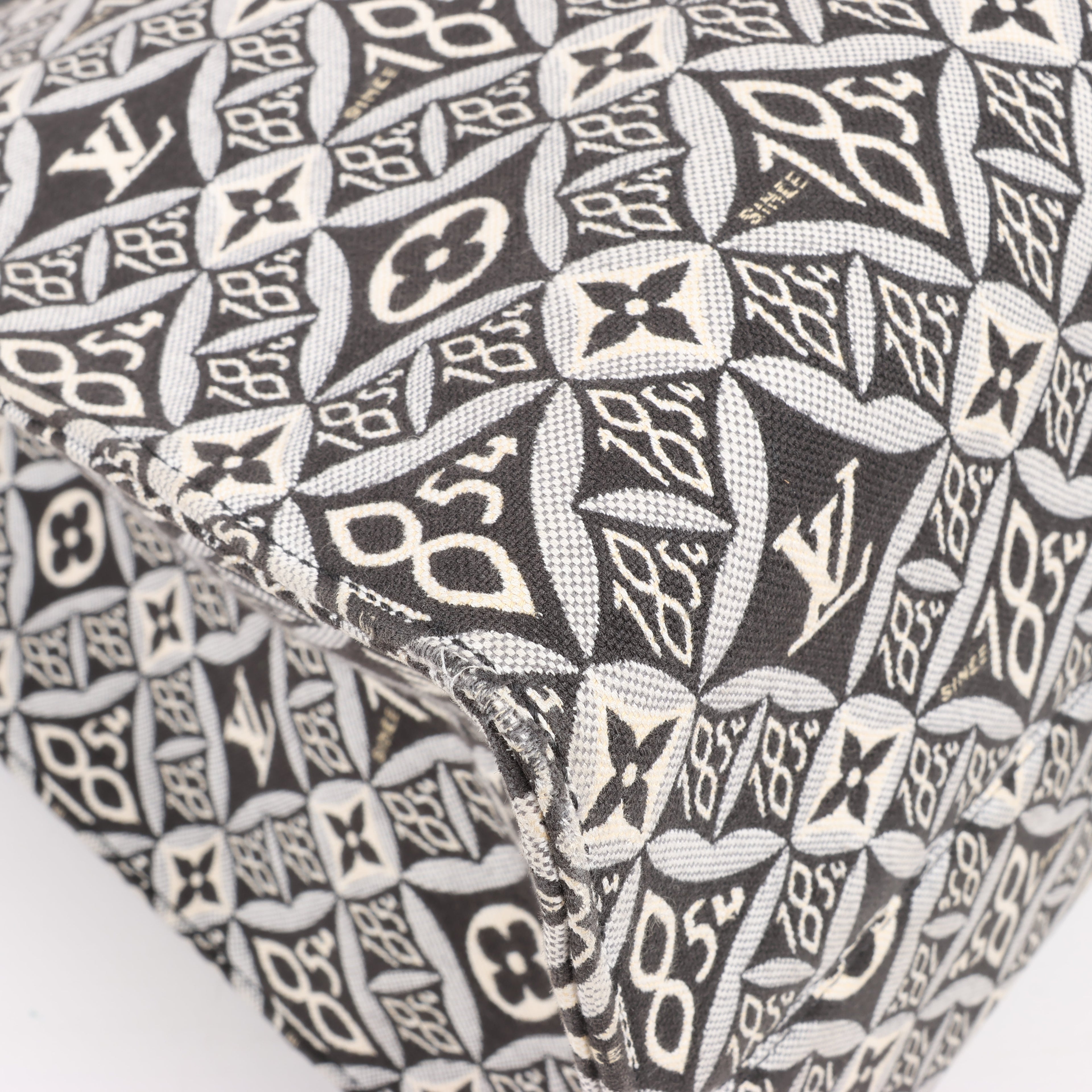 Bolso de mano Louis Vuitton Since 1854 OnTheGo GM en negro y blanco M57207