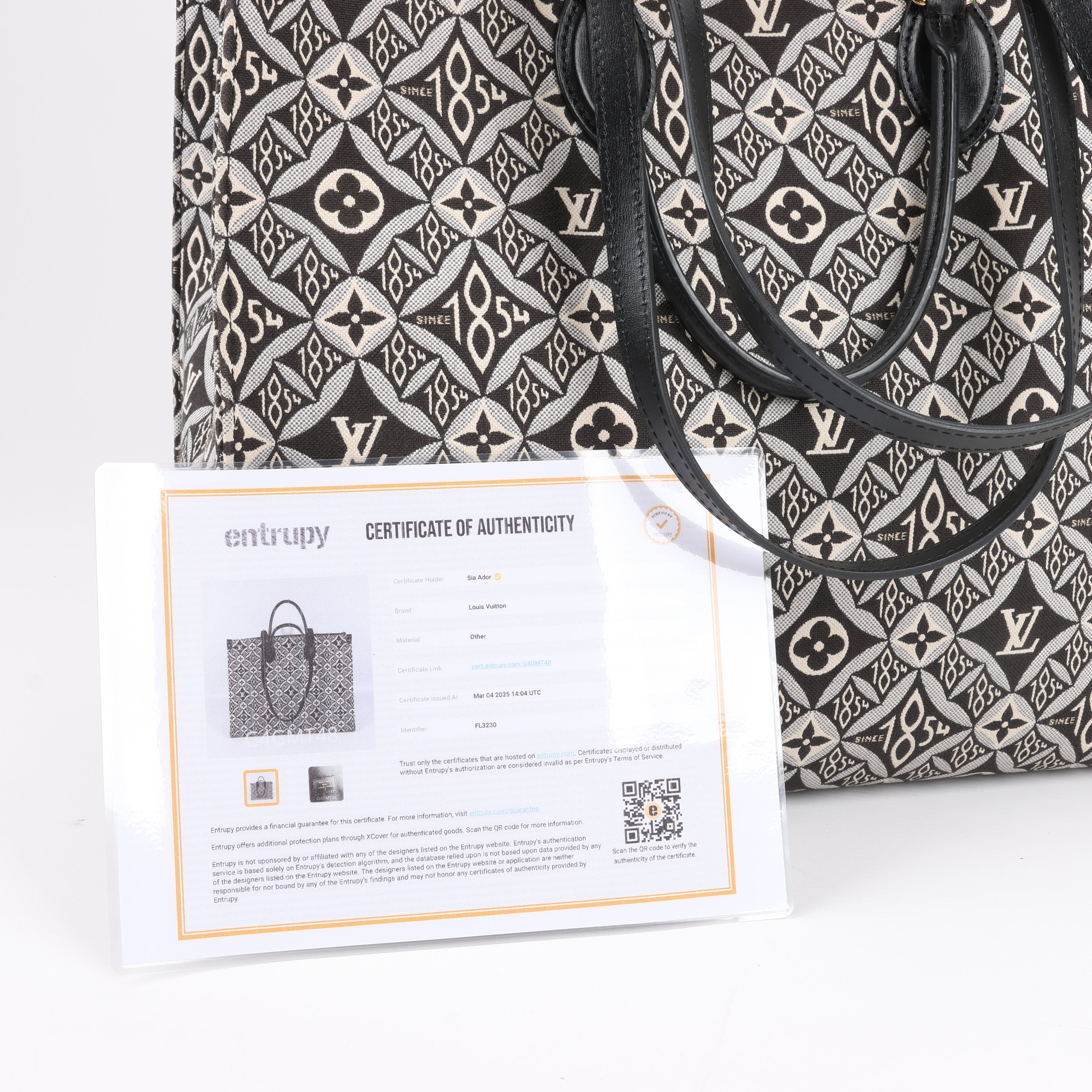 Bolso de mano Louis Vuitton Since 1854 OnTheGo GM en negro y blanco M57207
