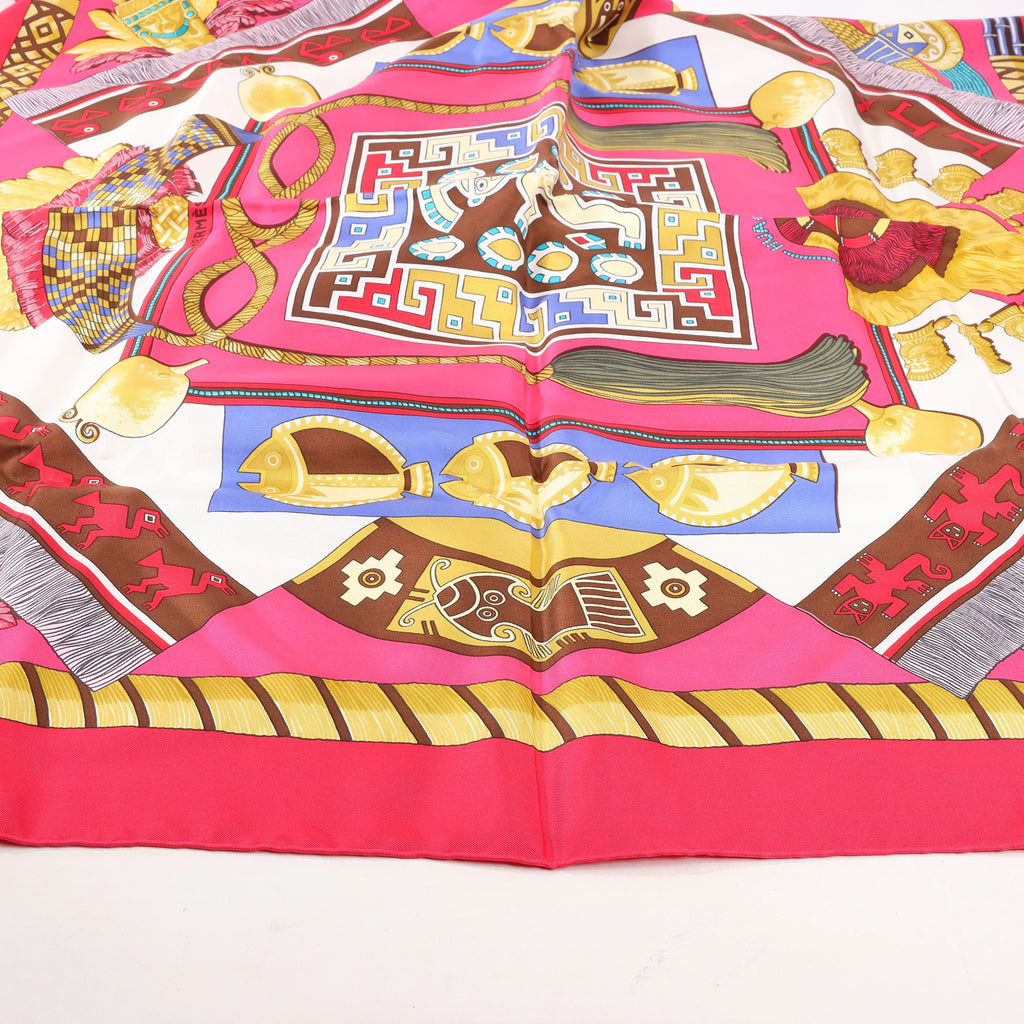 Hermès Carré 90 "HUACA PIRU" Silk handkerchief in Pink