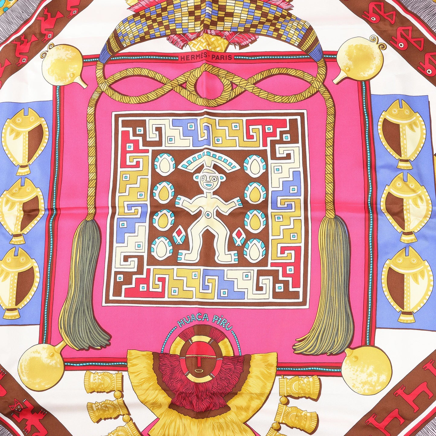 Hermès Carré 90 "HUACA PIRU" Silk handkerchief in Pink