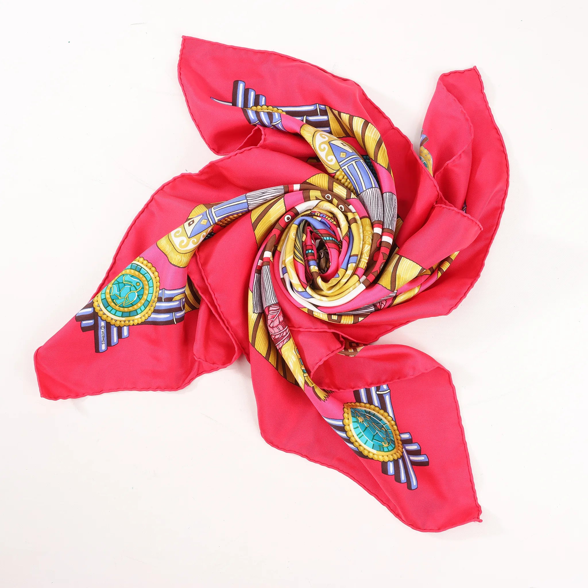 Hermès Carré 90 "HUACA PIRU" Silk handkerchief in Pink