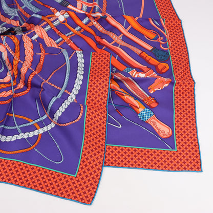 „Hermès Carré 90 Fouets et Badines“ Schal aus 100 % Seide in Lila