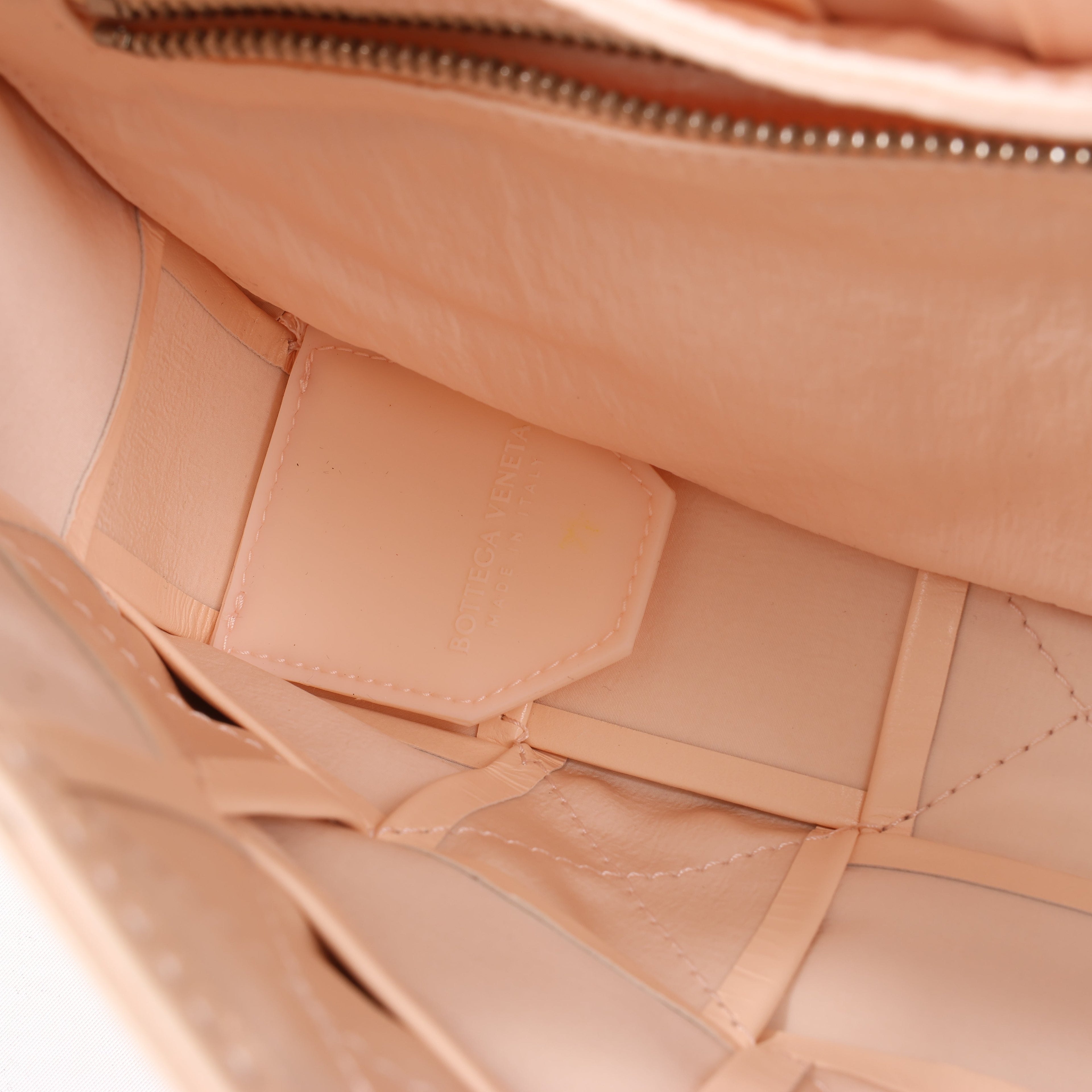 Bottega Veneta Maxi Intrecciato Cassette Leather Shoulder Bag in Powder Beige
