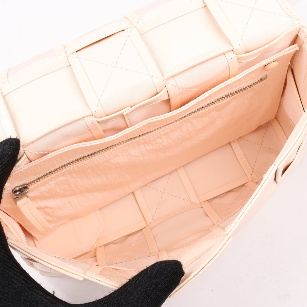Bottega Veneta Maxi Intrecciato Cassette Leather Shoulder Bag in Powder Beige