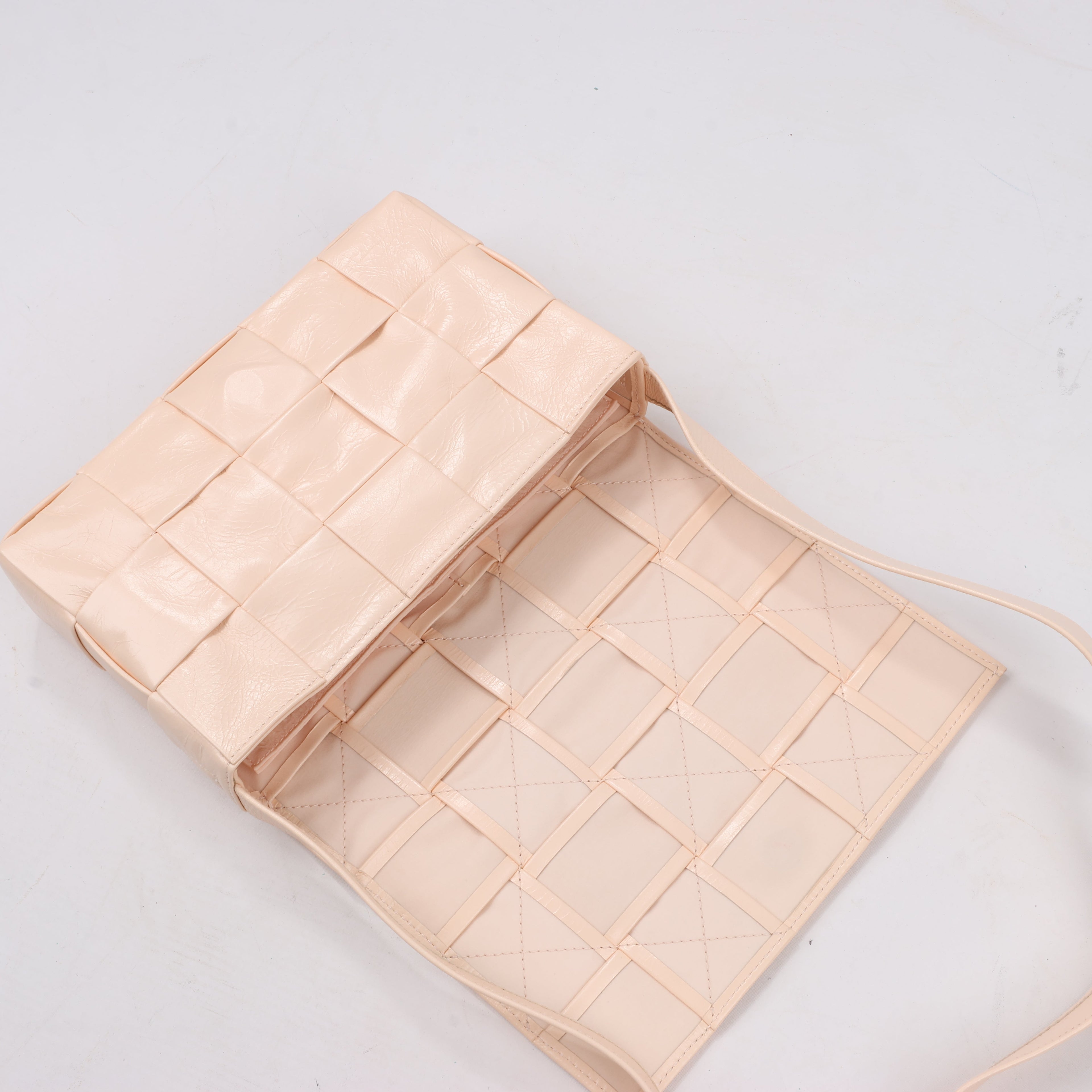 Bottega Veneta Maxi Intrecciato Cassette Leather Shoulder Bag in Powder Beige