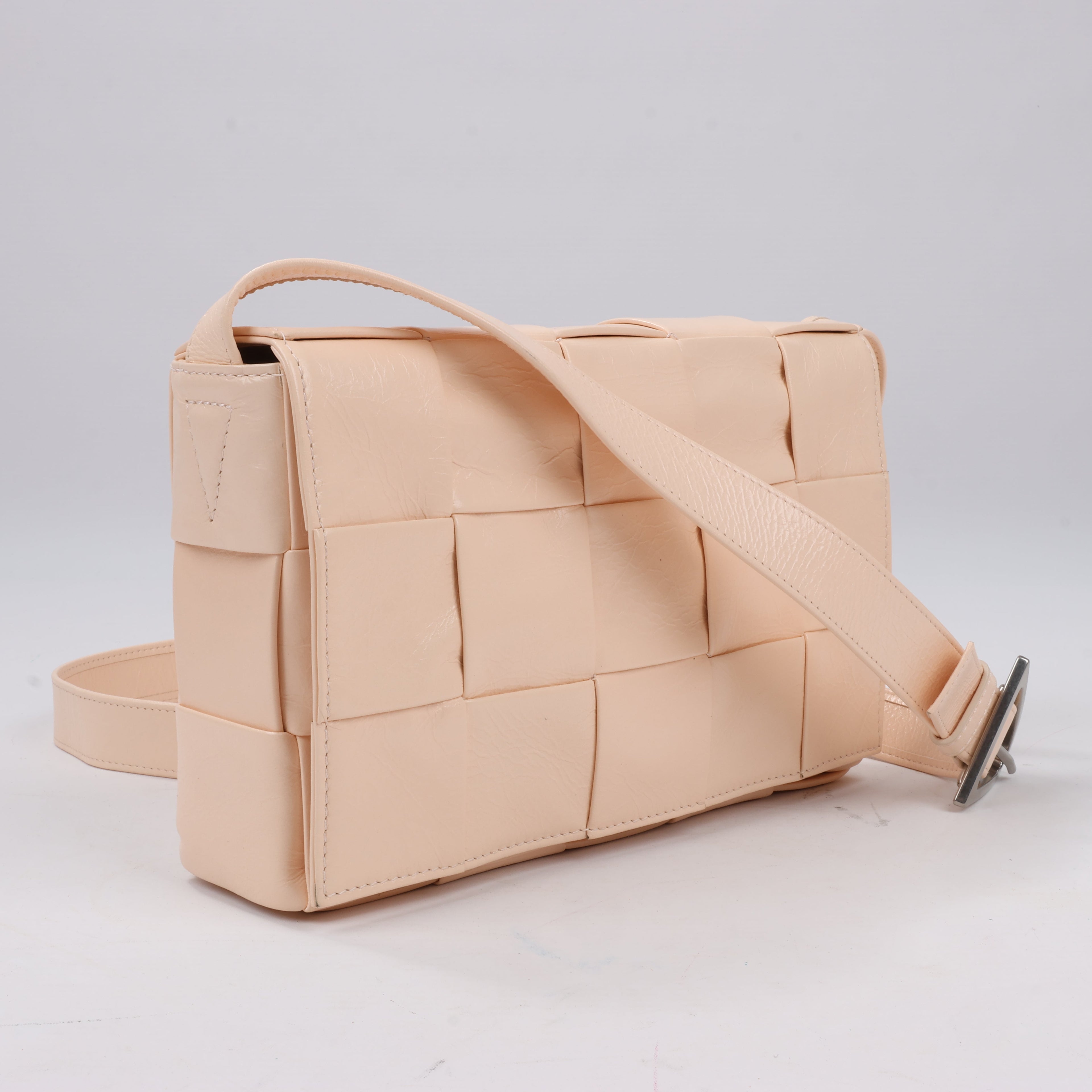 Bottega Veneta Maxi Intrecciato Cassette Leather Shoulder Bag in Powder Beige