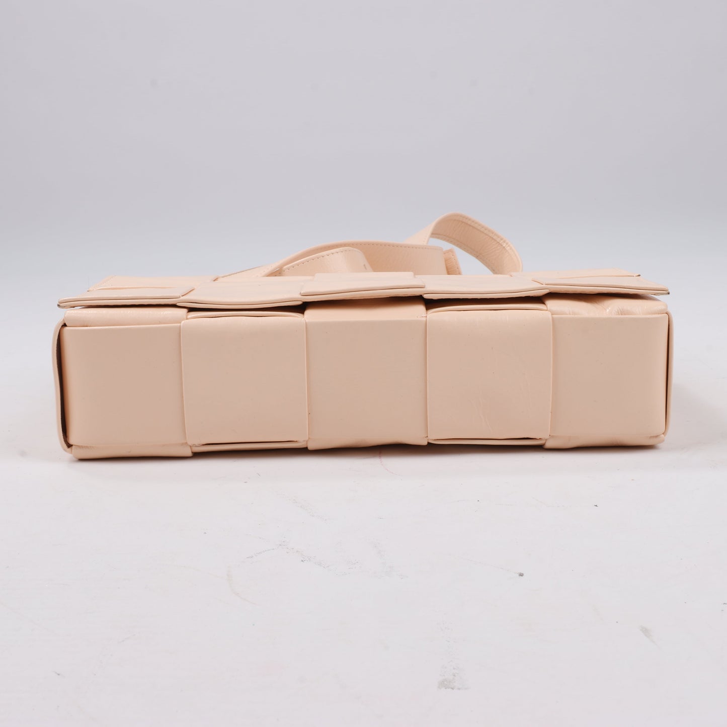 Bottega Veneta Maxi Intrecciato Cassette Leather Shoulder Bag in Powder Beige