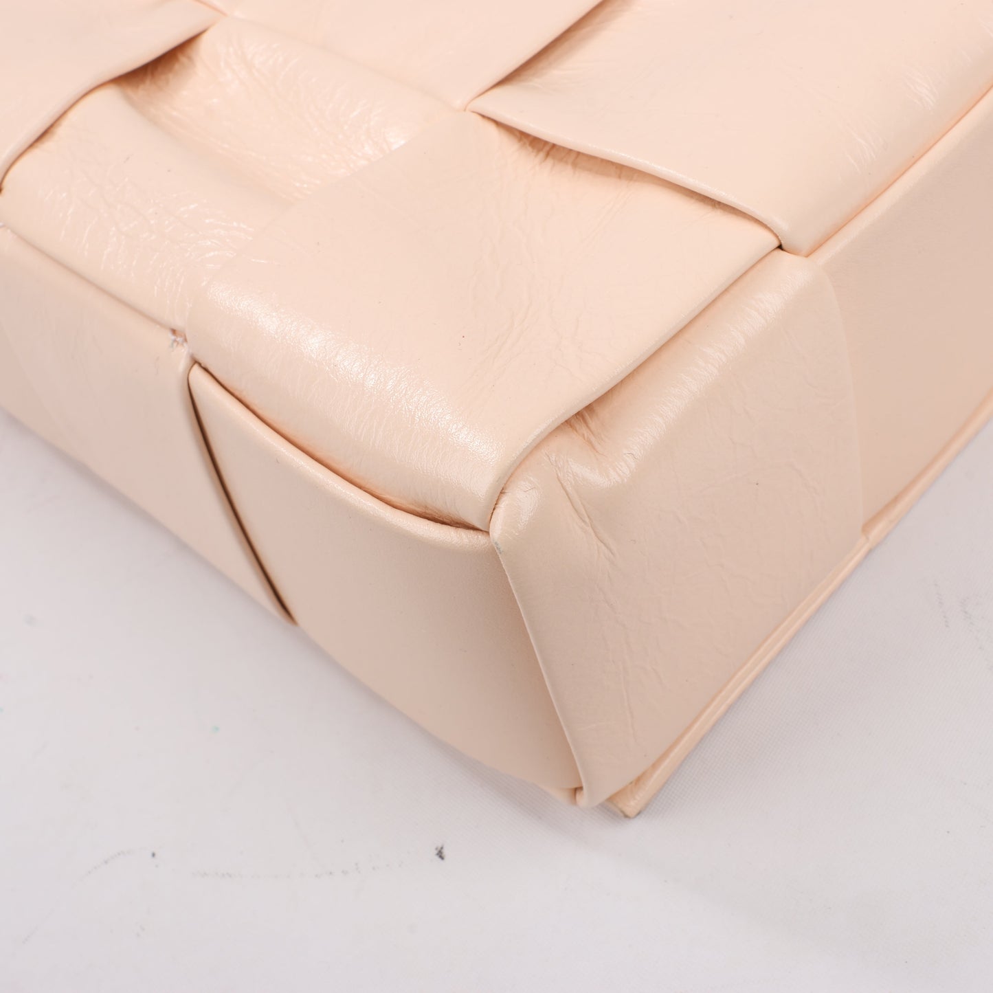 Bottega Veneta Maxi Intrecciato Kassetten-Umhängetasche aus Leder in Puderbeige