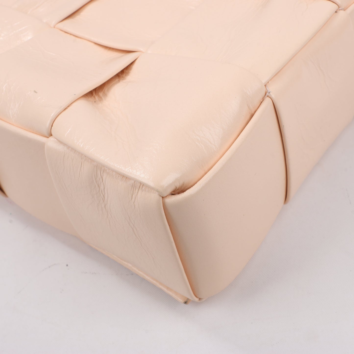 Bottega Veneta Maxi Intrecciato Cassette Leather Shoulder Bag in Powder Beige