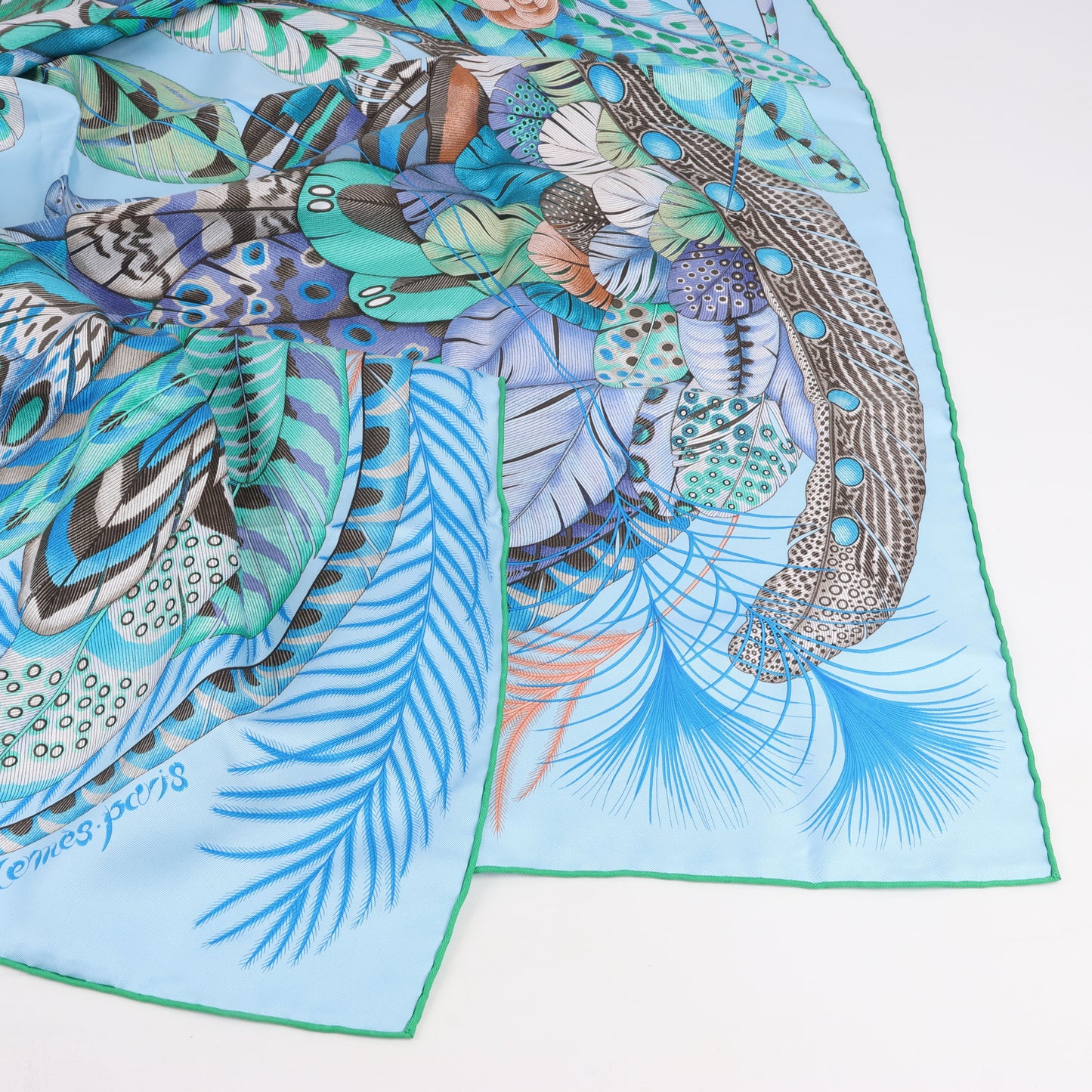 Hermès Carré 90 "PLUMES EN FETE" Foulard 100% Soie en Bleu