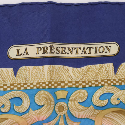 Carré Hermès Carré 90 « LA PRÉSENTATION » 100 % soie bleu marine