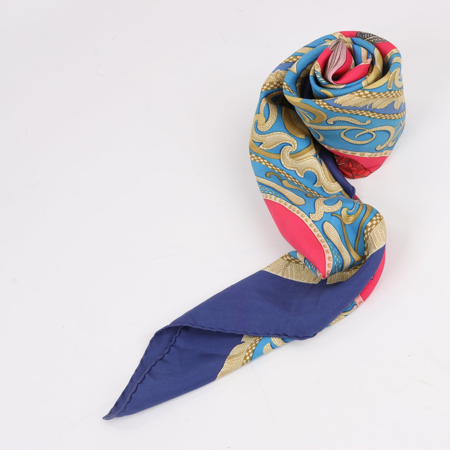 Hermès Carré 90 "LA PRESENTATION" Silk handkerchief in Navy Blue