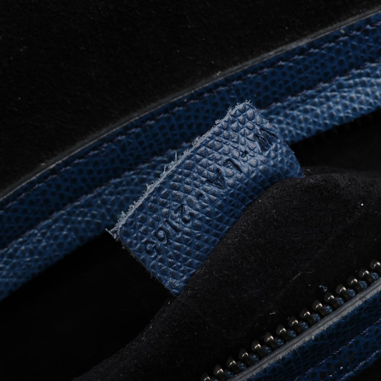 CELINE Luggage Phantom Medium Grained Leather Handbag in Navy Blue