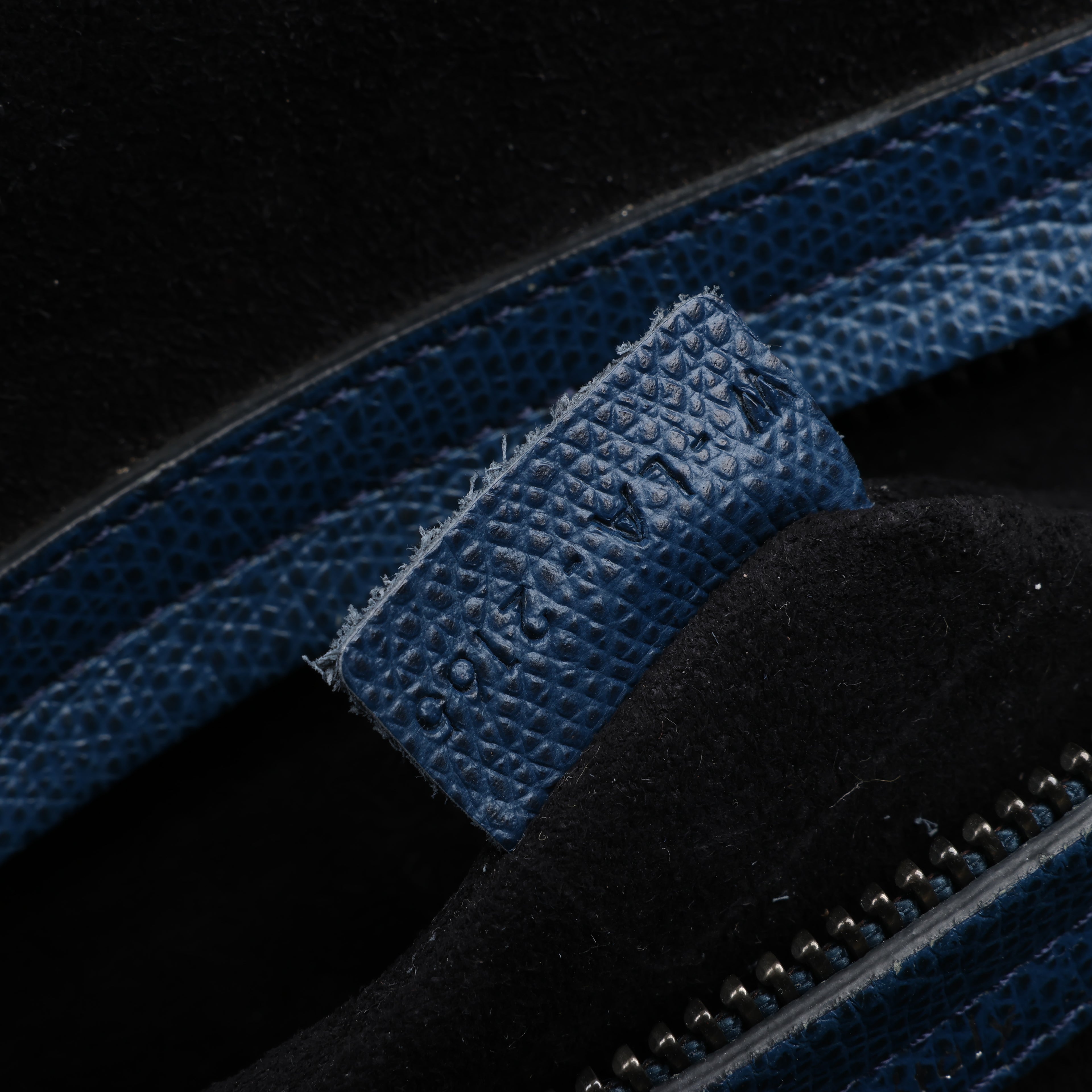 CELINE Luggage Phantom Medium Grained Leather Handbag in Navy Blue