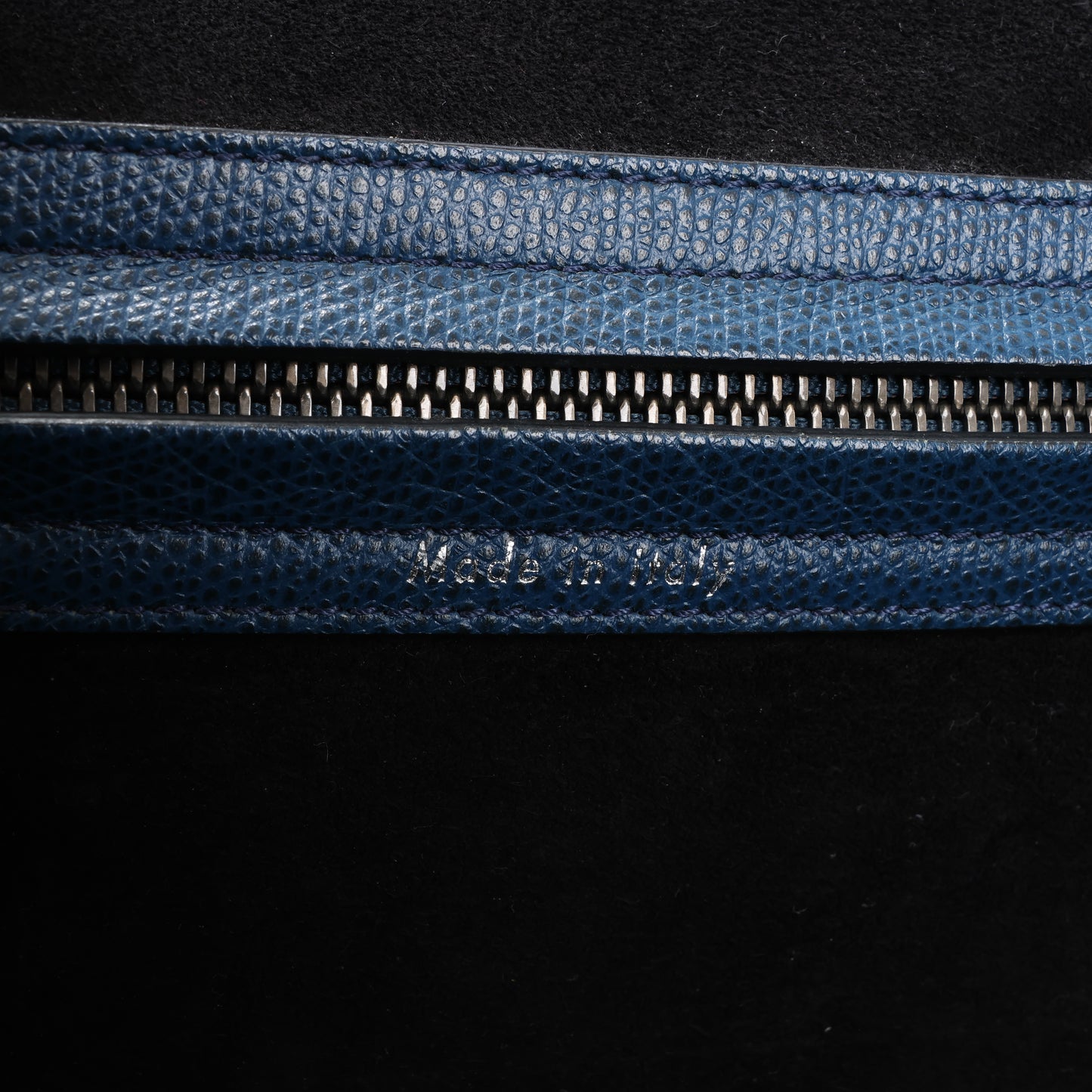 CELINE Luggage Phantom Medium Grained Leather Handbag in Navy Blue
