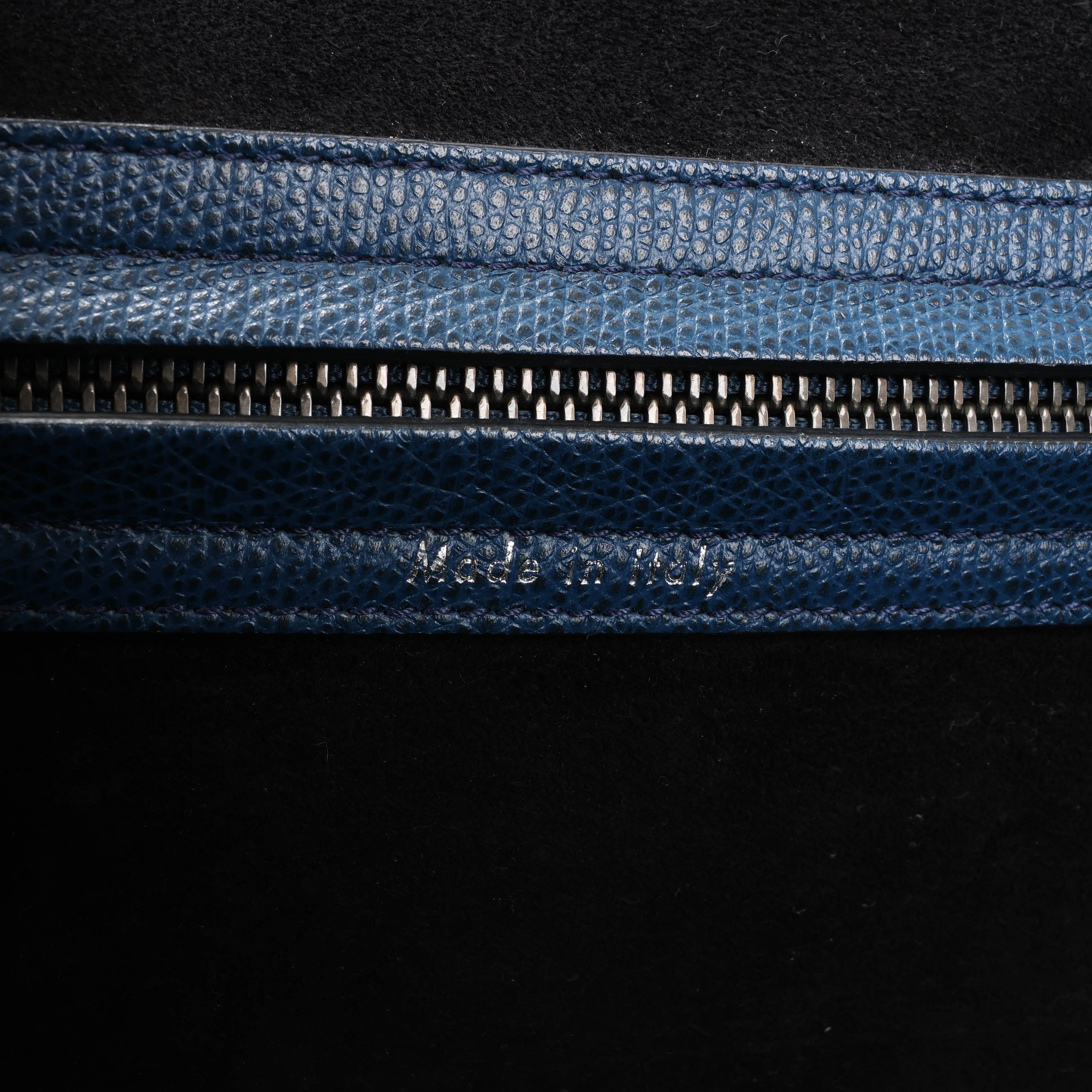 CELINE Luggage Phantom Medium Grained Leather Handbag in Navy Blue