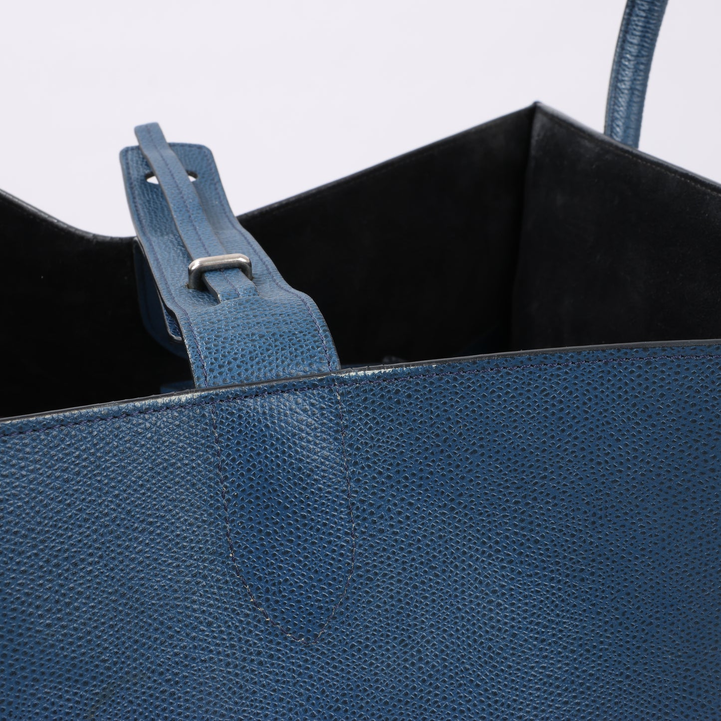 CELINE Luggage Phantom Medium Grained Leather Handbag in Navy Blue