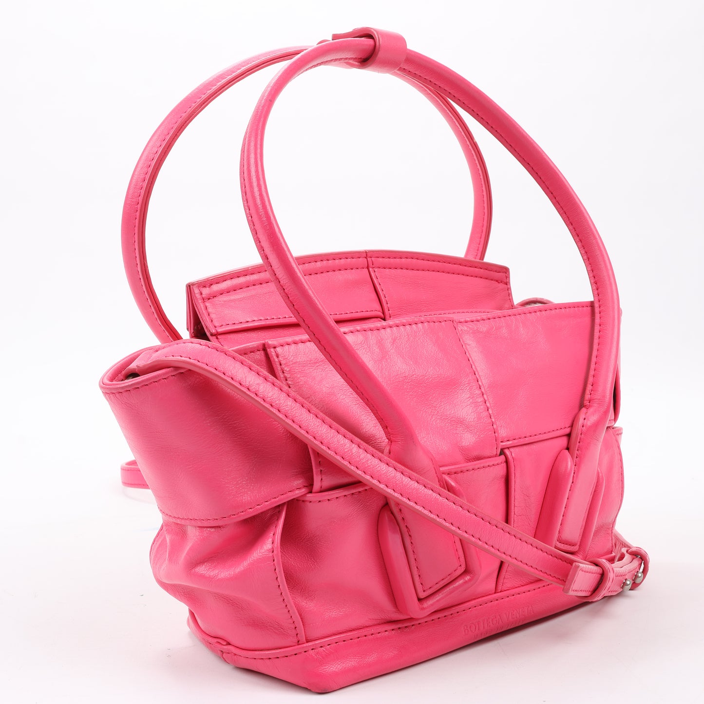 Bottega Veneta Sac à main Arco Mini Paper en cuir de veau Maxi Intrecciato 2Way en rose