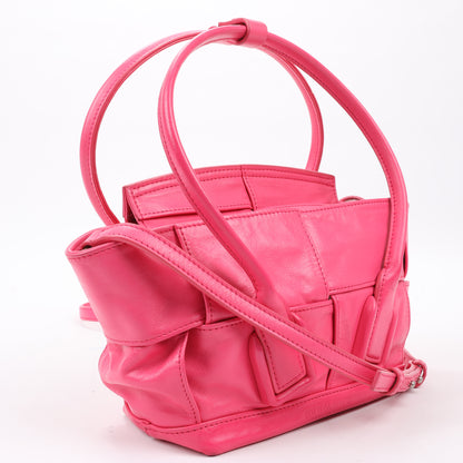 Bottega Veneta Sac à main Arco Mini Paper en cuir de veau Maxi Intrecciato 2Way en rose