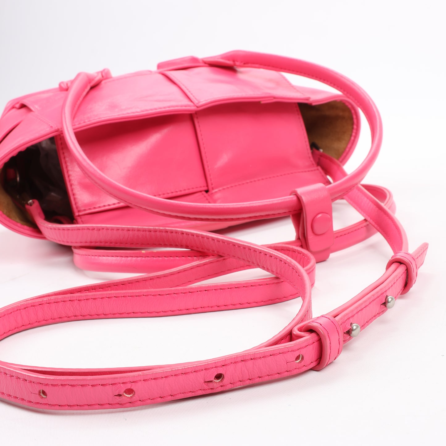Bottega Veneta Sac à main Arco Mini Paper en cuir de veau Maxi Intrecciato 2Way en rose
