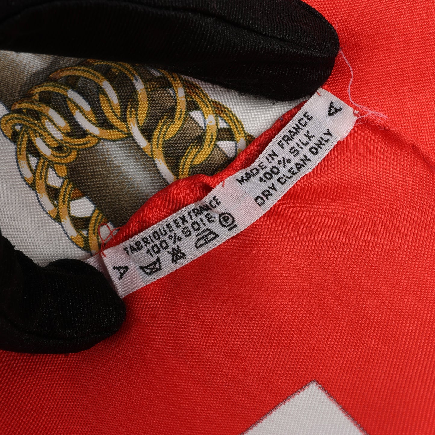 Hermès Carré 90 "ATTELAGE EN ARBALETE" Silk handkerchief in Red