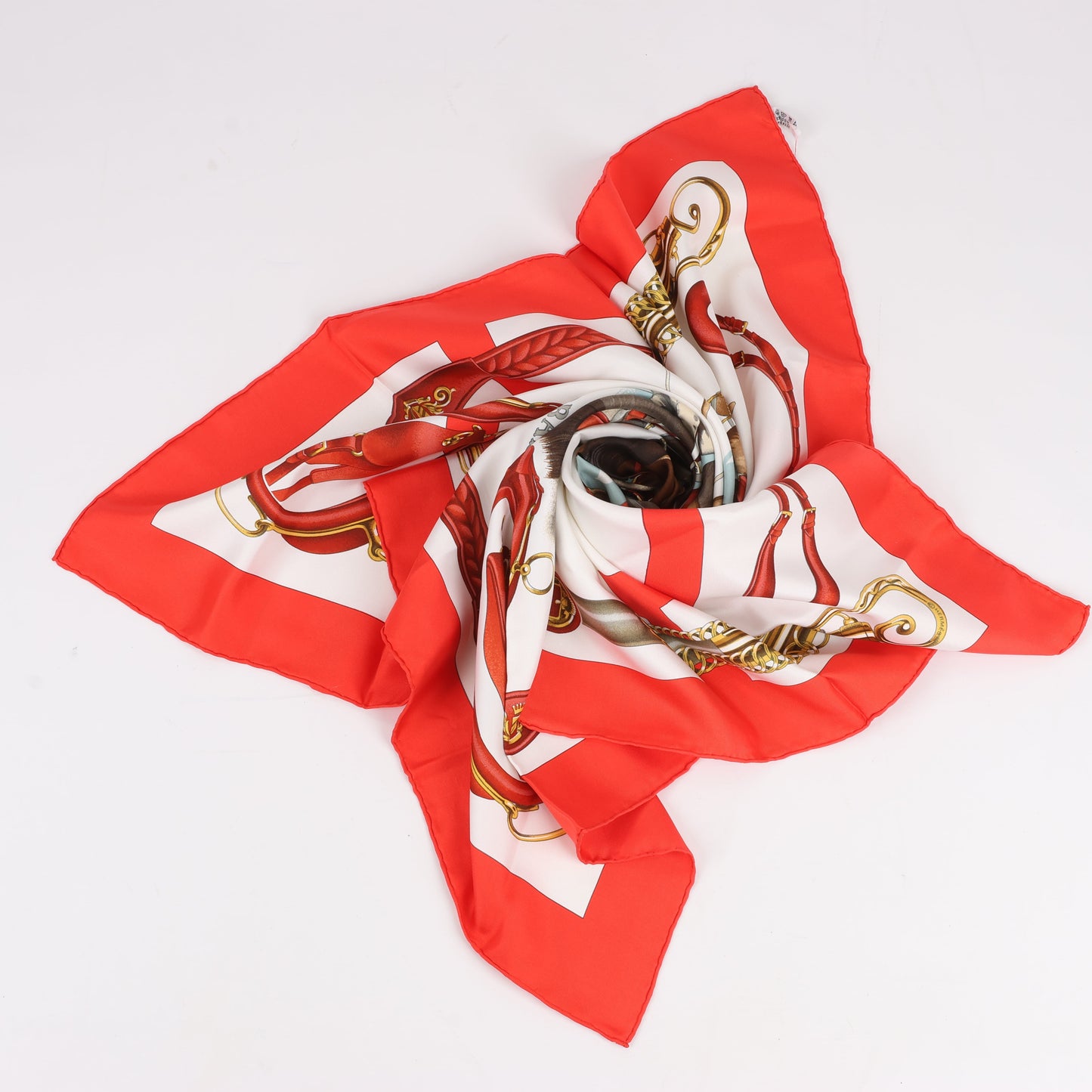 Hermès Carré 90 "ATTELAGE EN ARBALETE" Silk handkerchief in Red