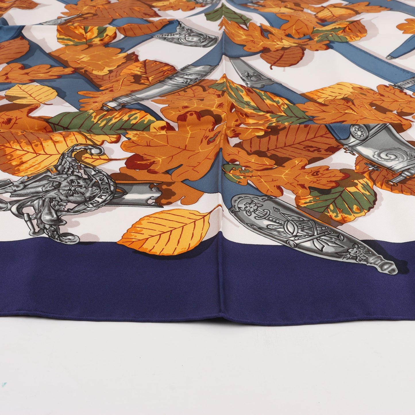 Hermès Carré 90 "AU PLUS DRU" Silk handkerchief in Navy Blue