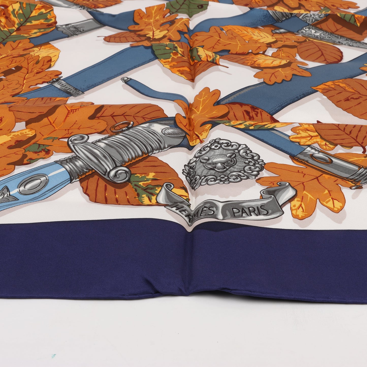 Hermès Carré 90 "AU PLUS DRU" Silk handkerchief in Navy Blue