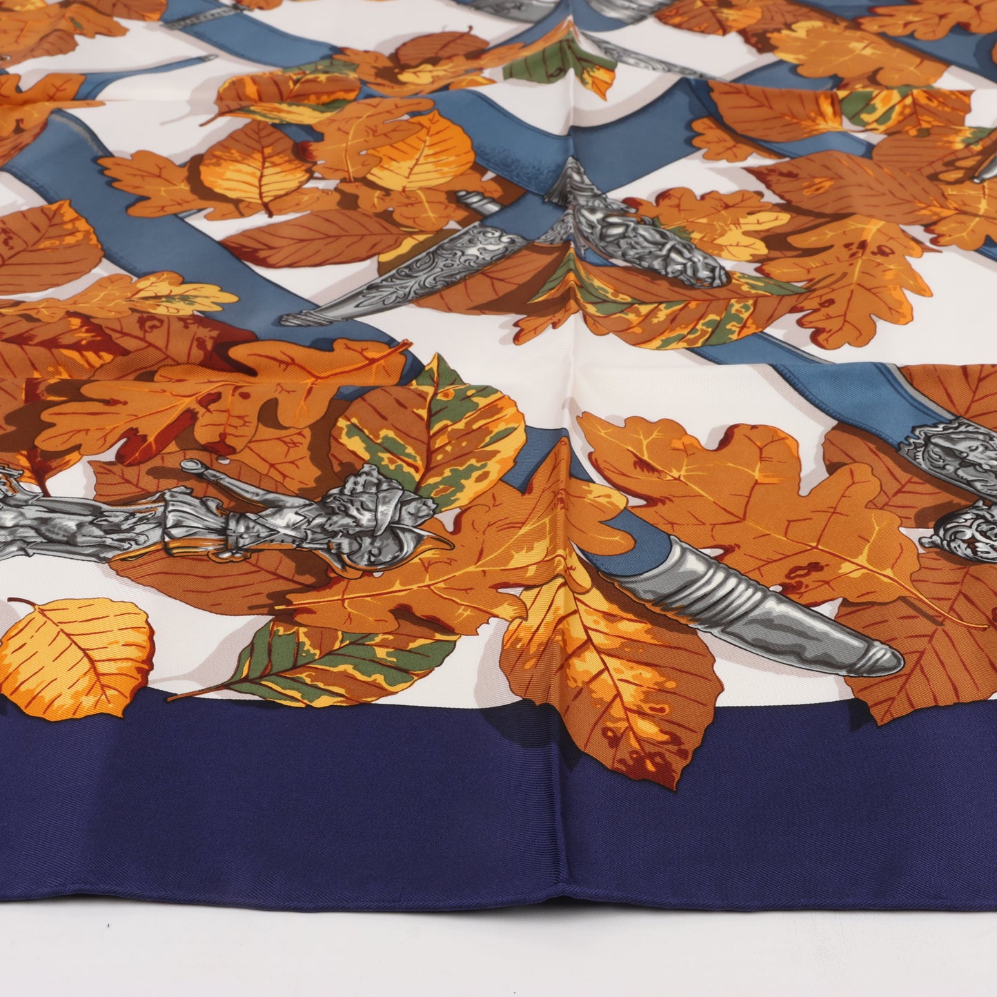 Hermès Carré 90 "AU PLUS DRU" Silk handkerchief in Navy Blue