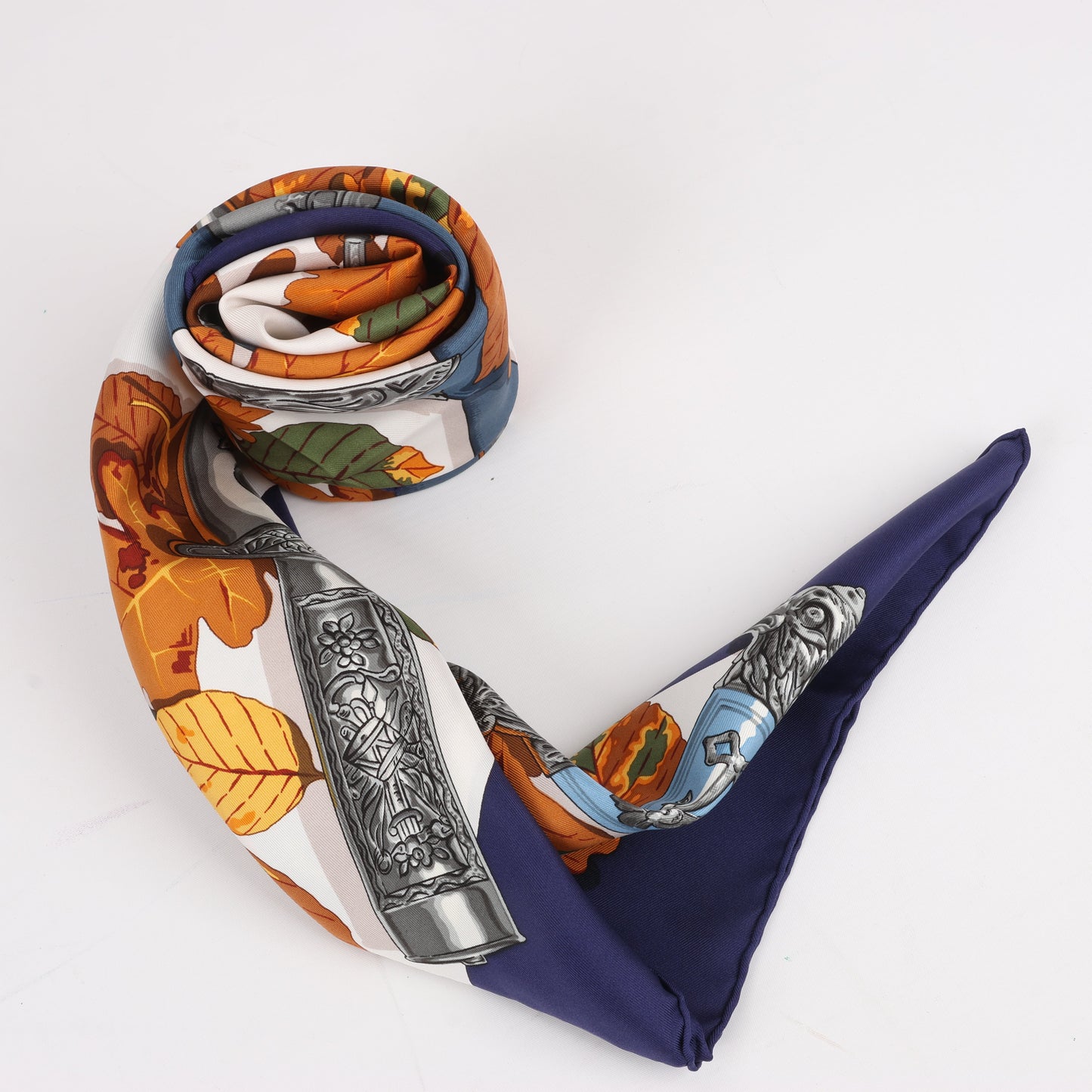 Hermès Carré 90 "AU PLUS DRU" Silk handkerchief in Navy Blue
