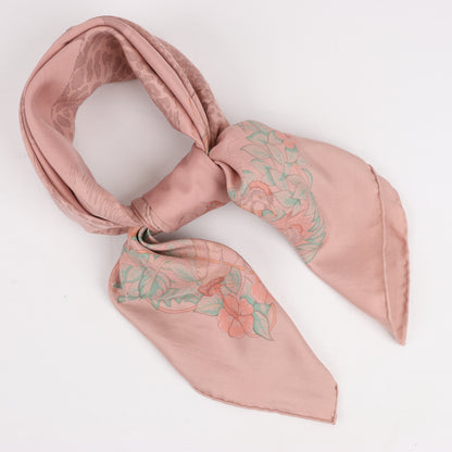 Carré Hermès Carré 90 « JUNGLE LOVE » 100 % soie rose
