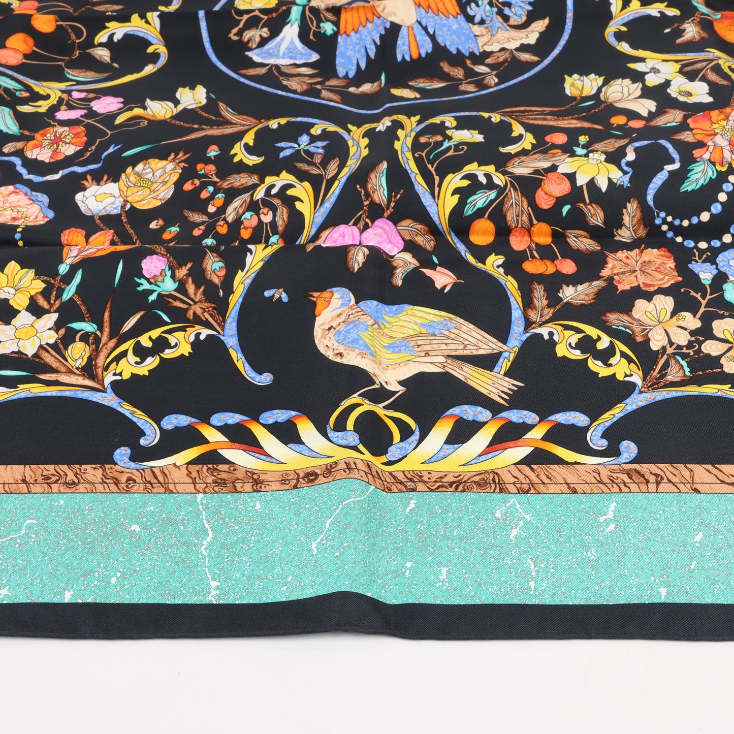 Hermès Carré 90 "PIERRES d'ORIENT et d'OCCIDENT" Foulard 100% Soie en Noir x Vert