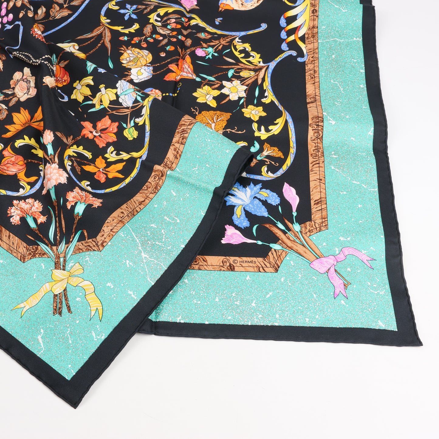 Hermès Carré 90 "PIERRES d'ORIENT et d'OCCIDENT" Foulard 100% Soie en Noir x Vert