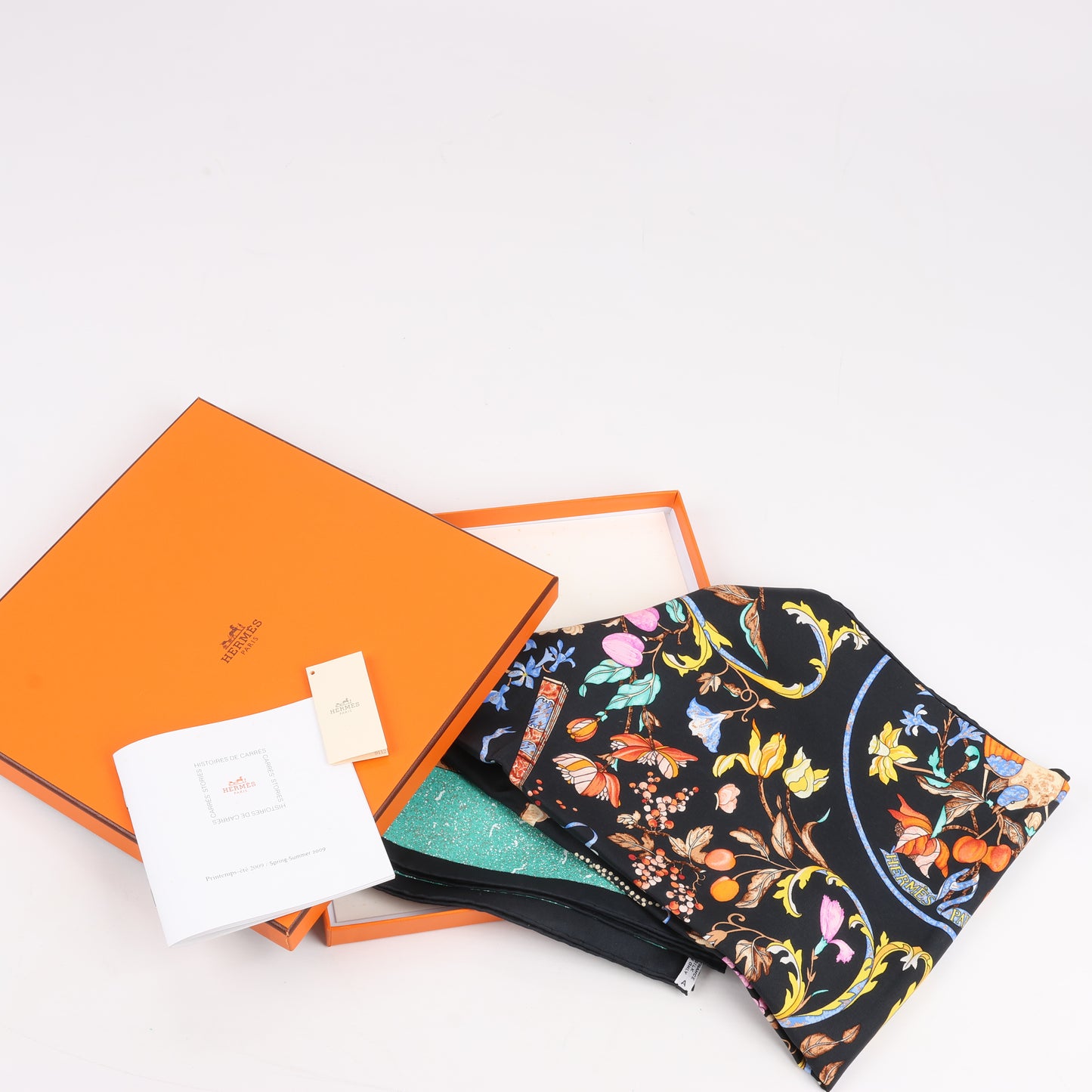 Hermès Carré 90 "PIERRES d'ORIENT et d'OCCIDENT" Foulard 100% Soie en Noir x Vert