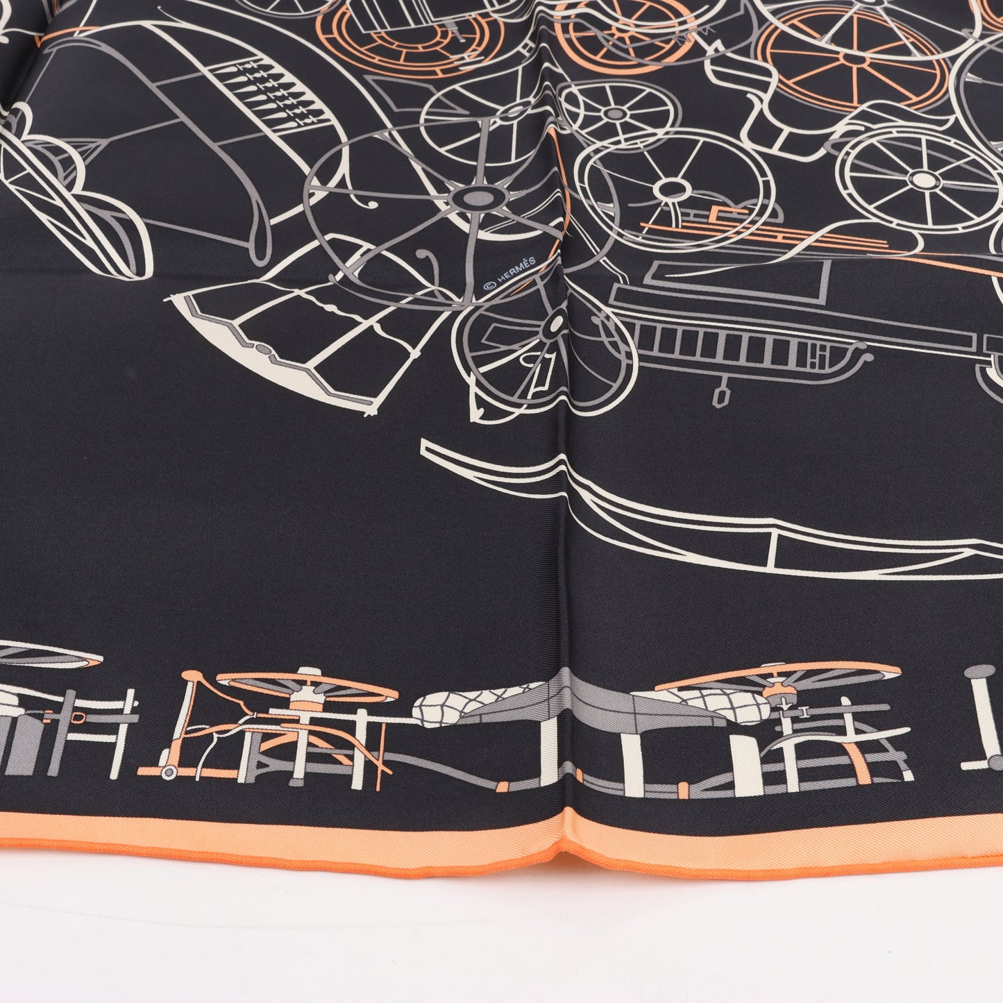 Carré Hermès Carré 90 « Complication équestre » 100 % soie noir