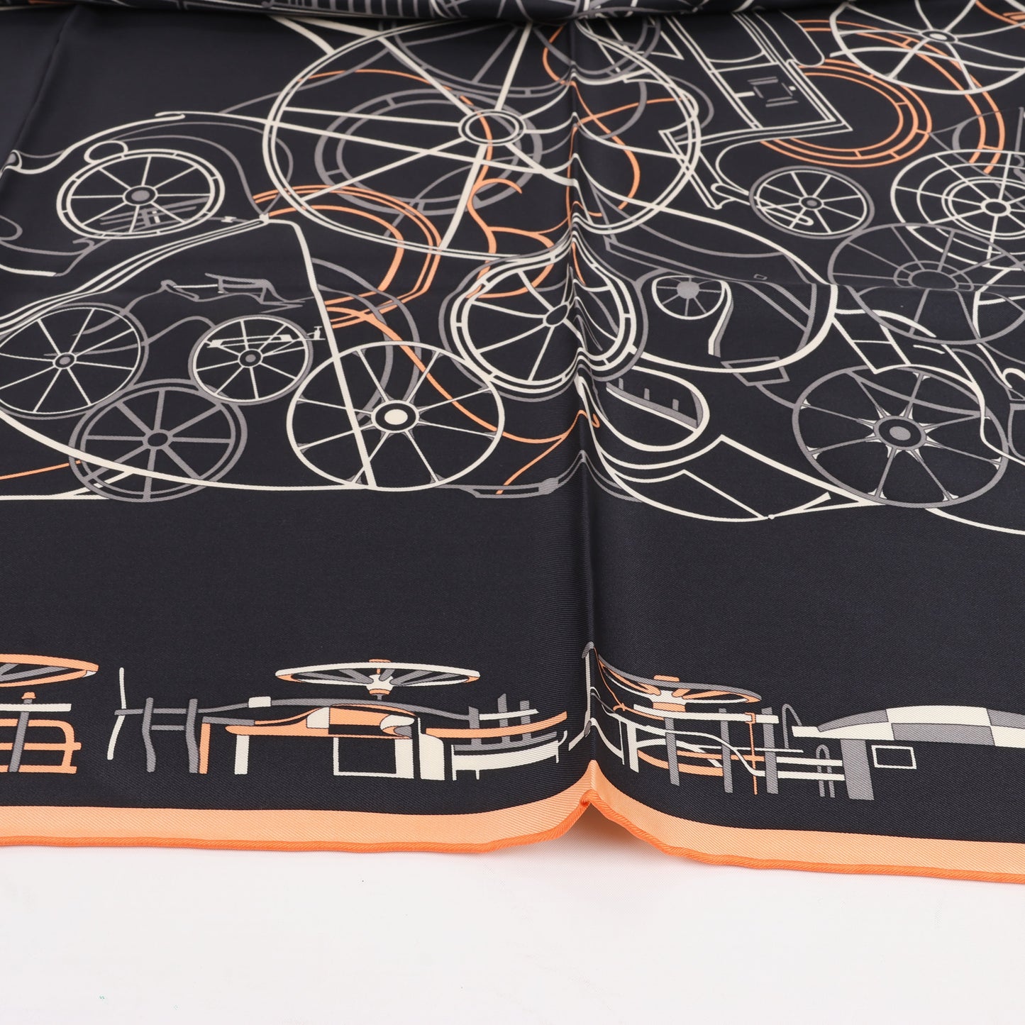 Carré Hermès Carré 90 « Complication équestre » 100 % soie noir