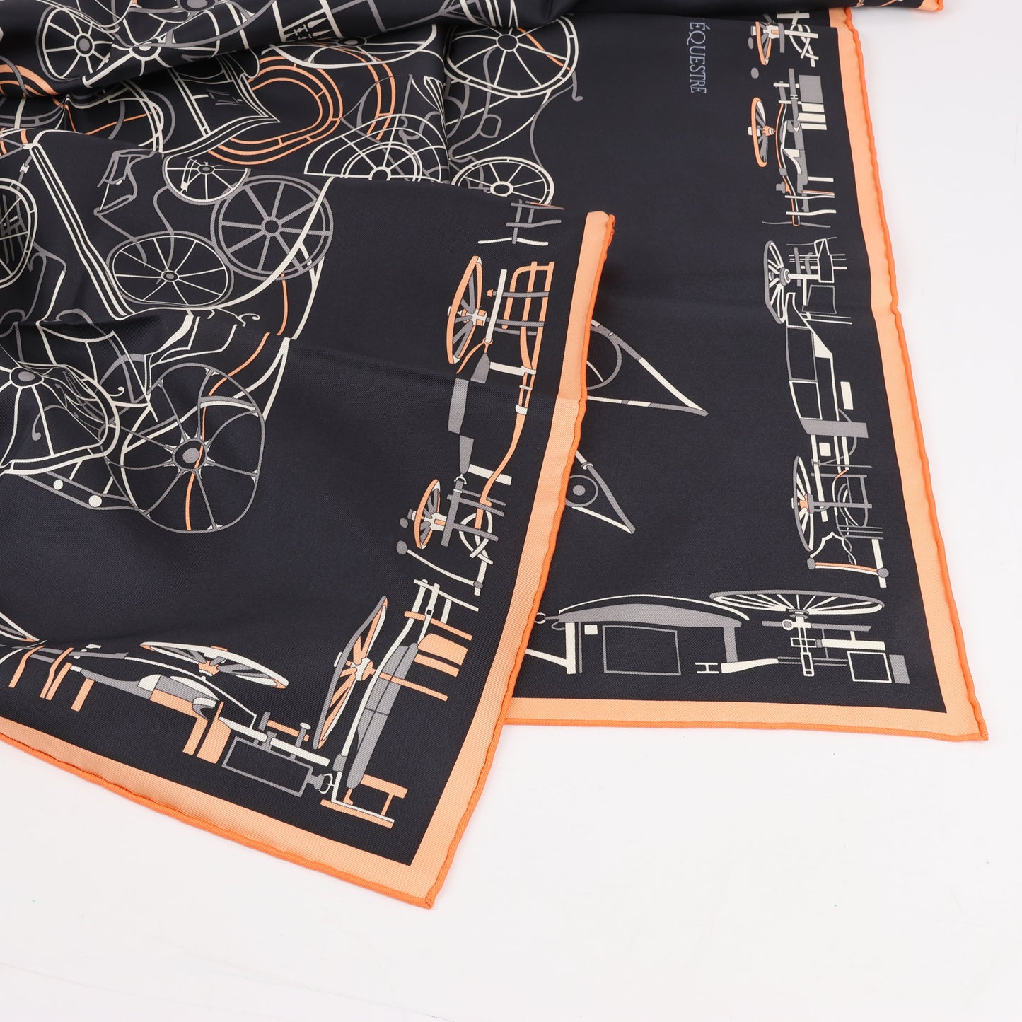 Carré Hermès Carré 90 « Complication équestre » 100 % soie noir