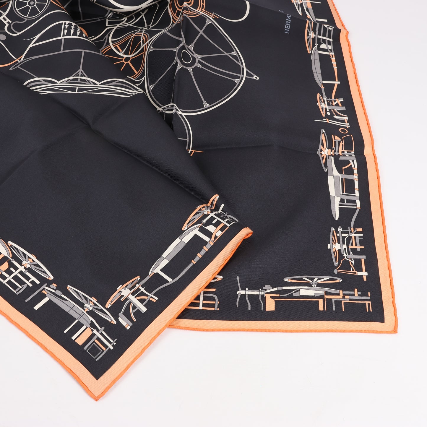 Carré Hermès Carré 90 « Complication équestre » 100 % soie noir
