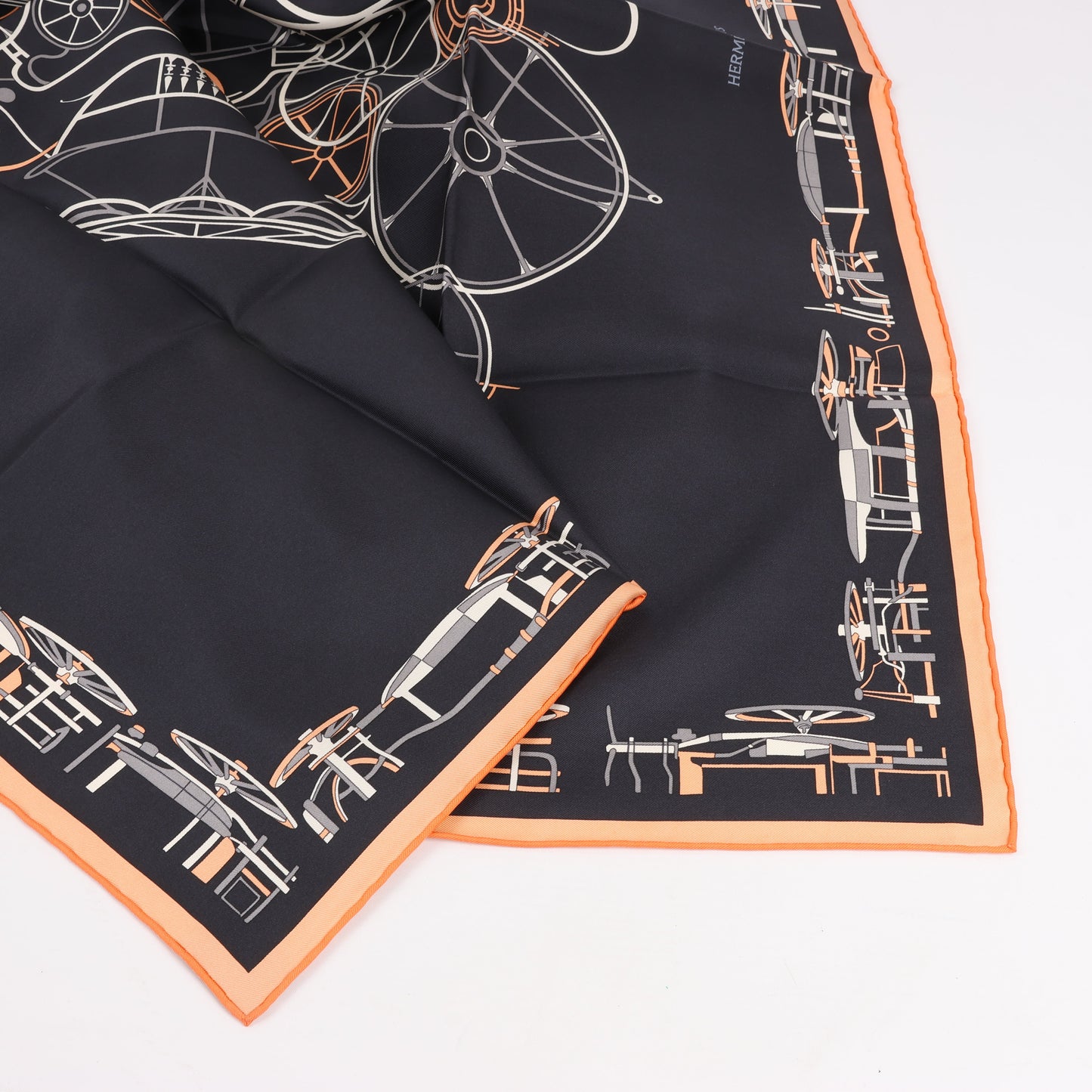 Carré Hermès Carré 90 « Complication équestre » 100 % soie noir