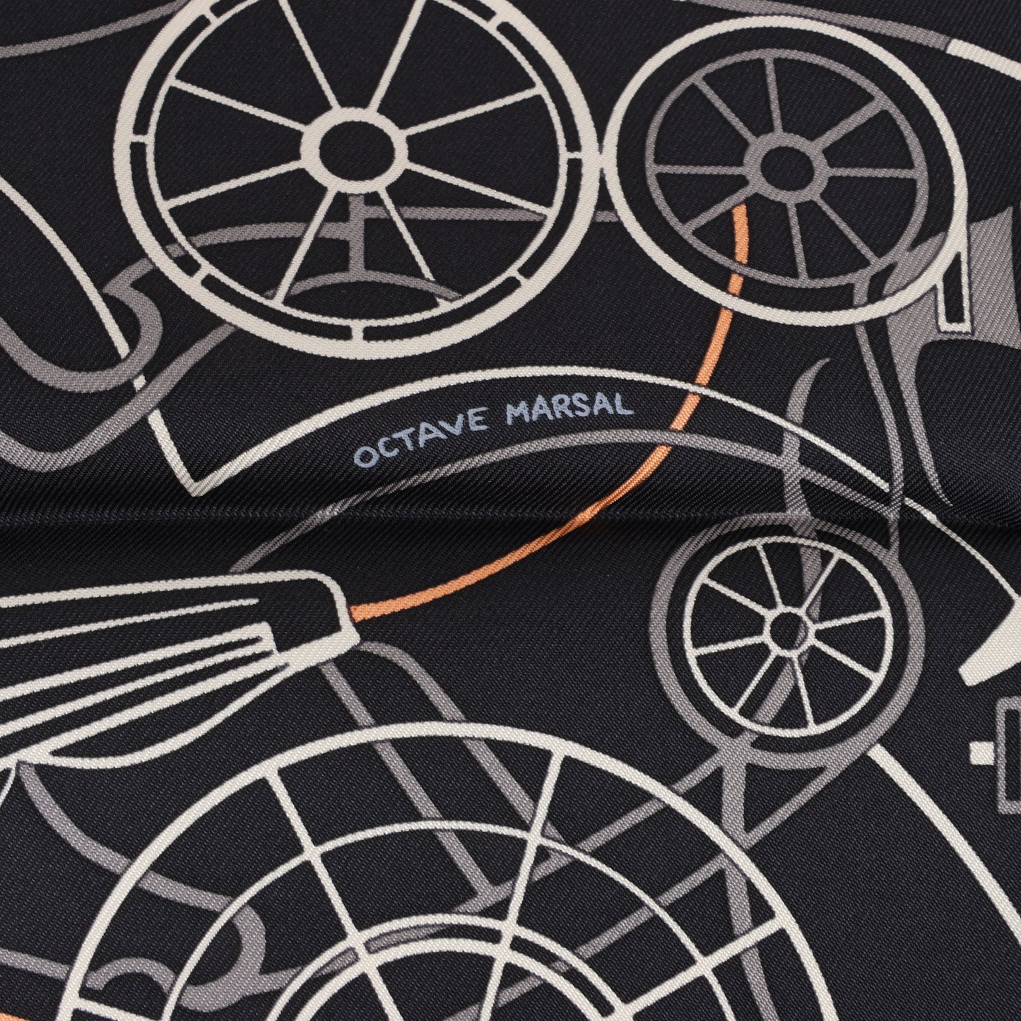 Carré Hermès Carré 90 « Complication équestre » 100 % soie noir