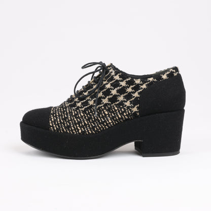 CHANEL Coco Tweed Felt Mark Leather x Fabric Boots G31378 in Black x Beige, Size 37 EU