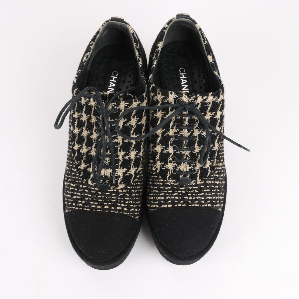 CHANEL Coco Tweed Felt Mark Leather x Fabric Boots G31378 in Black x Beige, Size 37 EU