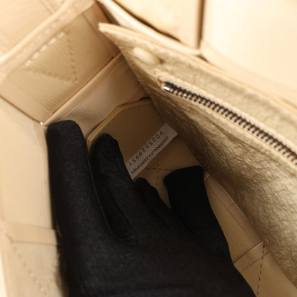 Bottega Veneta Maxi Intrecciato Kassetten-Umhängetasche aus Leder in Beige