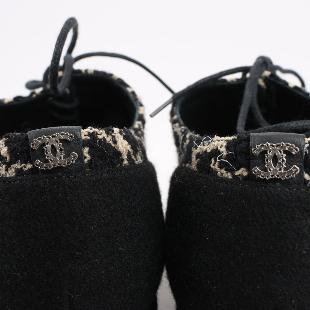 CHANEL Coco Tweed Felt Mark Leather x Fabric Boots G31378 in Black x Beige, Size 37 EU